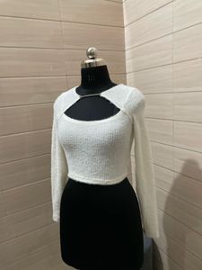 Pintresty 🌸White Fuzzy Cutout Crop Top
