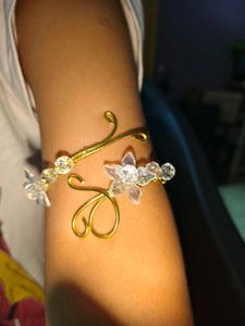 Elegant Arm Cuff 🩷