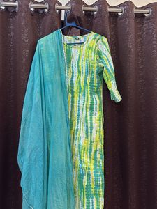 Stylish Tie-Dye Kurta Set feeding