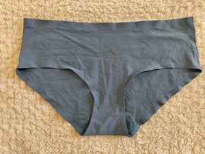 Seamless Laser-Cut Hipster briefs zero VPL