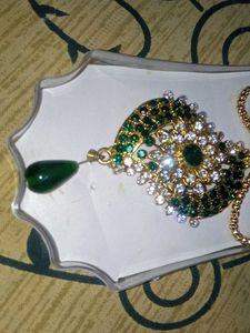 Exquisite Green &amp; White Stone Necklace Set