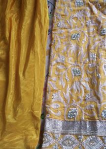 Elegant Yellow Embroidered Kurta Set🥰