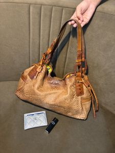 FOSSILS Stylish Embossed Leather Shoulder Bag