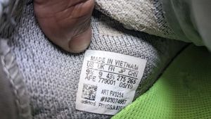 Adidas Originals Yeezy Boost Shoes 👟
