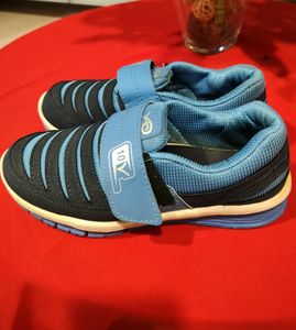 Walking Shoes/Sneakers In Blue With Velcro Strap