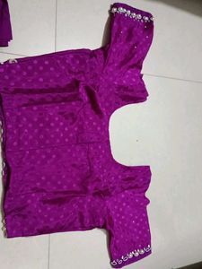 Purple Embellished saree blause with peticot