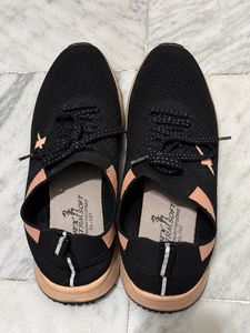 Stylish Black &amp; Peach Sneakers