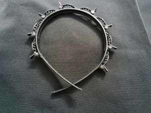 Stylish Black Headband with Claws