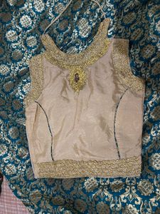 Ye Complete Dress Mne Ek Bar Bhi Nh Phni . Ur Lehnga Phna H . Very Beautiful With Amazing Flair. Check The Vedio For More Details