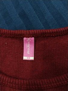 Maroon Ribbed fitted crop top