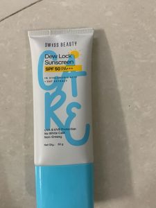 Swiss Beauty Dew Lock Sunscreen SPF 50 PA+++