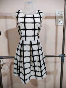 Chic Grid Print Sleeveless Dress