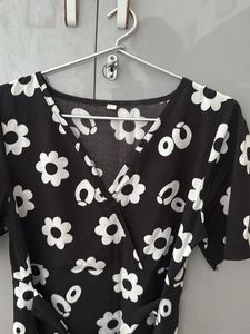 Daisy Print Wrap Top