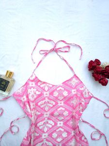 Cutesy summer halter backless top 🌷🤍