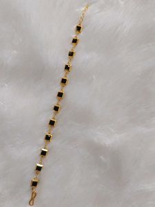Elegant Bracelet with Black Stone Details
