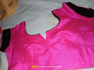 Beautiful Pink,White Nd Black Sareee With Blouse