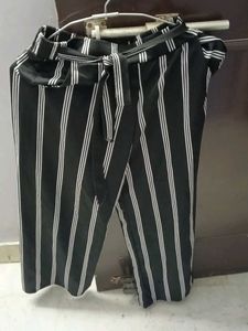 A very light stripe lower pant
