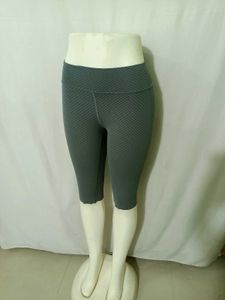 Athletic Capris Textured Pattern Stretchy 28 to 32