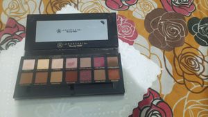 Modern Renaissance eyeshadow pallete