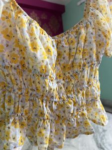 Forever 21 Chic Floral Smocked Puff Sleeve Top