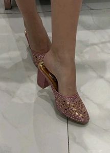 ⋆˚🕯️꩜｡Sparkling Embellished heels 🌷✨