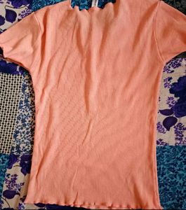 combo of peach top with jeans