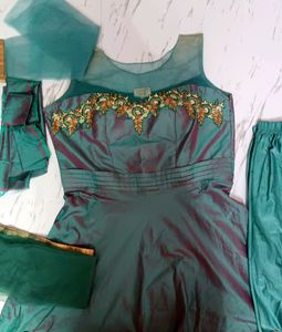 Gown New With Sleeves Dupatta Legi || Grab Now