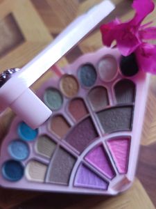 Pink Peacock Eyeshadow Palette