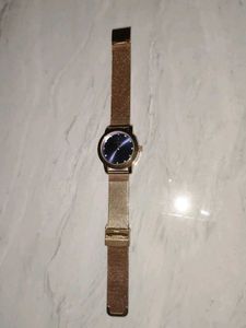 Elegant Rose Gold Mesh Strap Watch