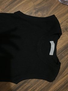 Sleeveless Ribbed Black Top