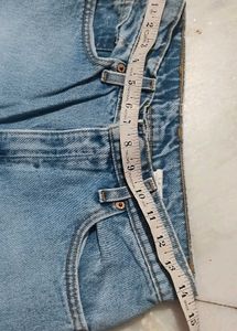 Light Wash High-Waisted Jeans