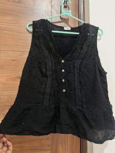 Black Sleeveless V-Neck Top