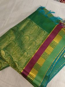 Elegant Green Saree with Gold Leaf Motifs