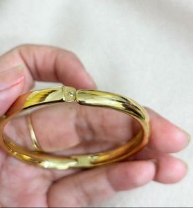 ✨ GOLD OVAL SOLITAIRE BANGLE – MINIMAL &amp; ELEGANT �