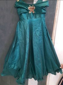 Green designer dress😍 For 10-12 yrs old✅Cash✅Coins❌