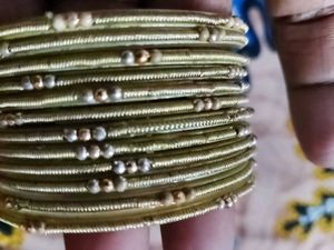 Set  of  12 Traditional Bangles se