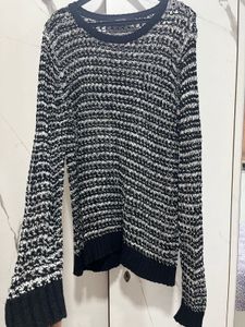 Chic Black &amp; White Knit Sweater