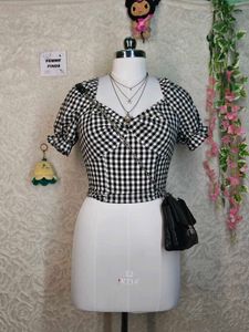 Chic Gingham Puff Sleeve Top