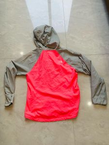 NORTH FACE WIND BREAKER