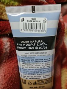 Lakme 9 to 5 Hyaluronic Skin Tint SPF 40
