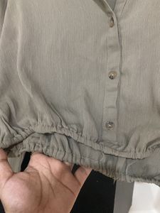 Chic Olive Green Collared Button-Up Blouse