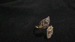 Elegant Leaf Design Ring