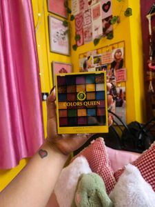 Colors Queen Eyeshadow Palette
