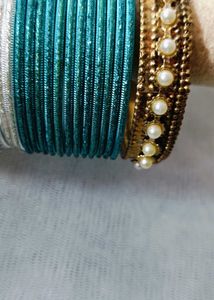 Bangles blue white 24+(2 Kare old)