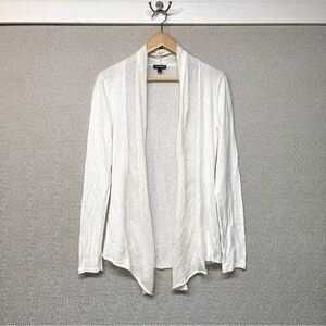 Round neck white tshirt