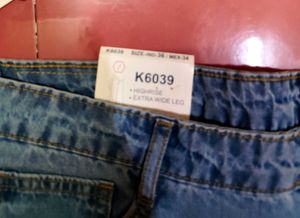 Light wash Gradient flared jeans