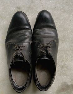 Men’s Classic Black Lace-Up Oxford Shoes
