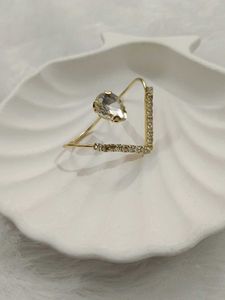 Sparkling V-Shape Rhinestone Ring