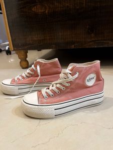 Roadster Converse Sneakers