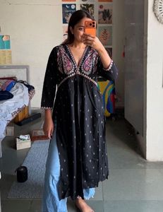 Black printed low neck kurta